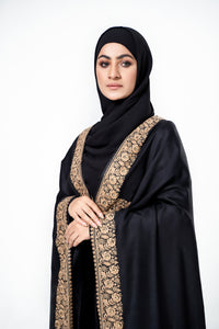 Shawl: The Ultimate Accessory for Elegance and Comfort