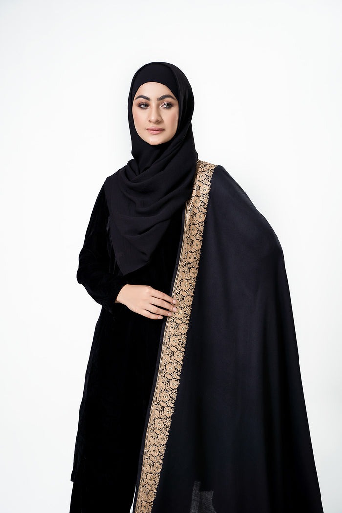 Lightweight and Warm Shawls for Women – Style Meets Comfort at Sarwat.pk